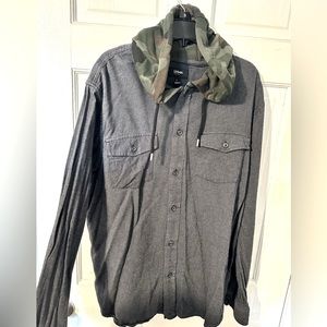 Men’s Casual Button-Down - L